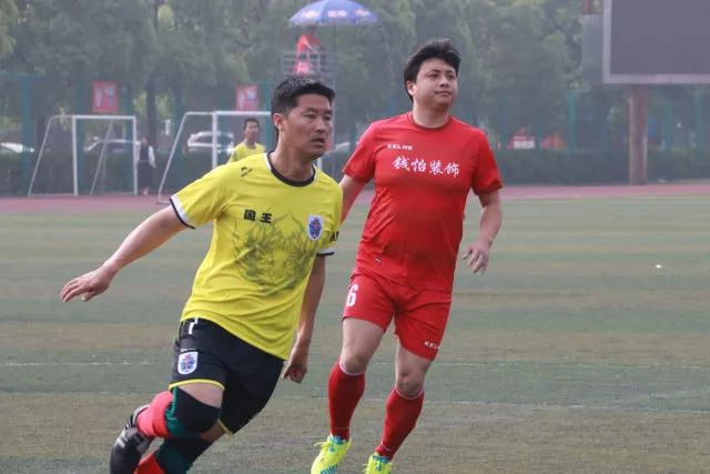 曼联明夏引援目标锁定德甲中卫卢克巴，转会费5500万欧元